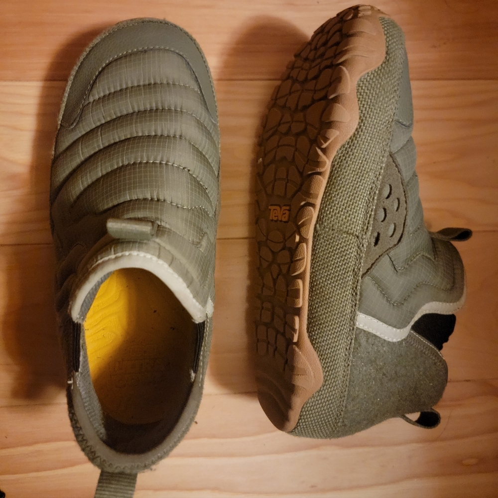 SOLD! Teva Green Slip-On Slippers Size 5 Narrow